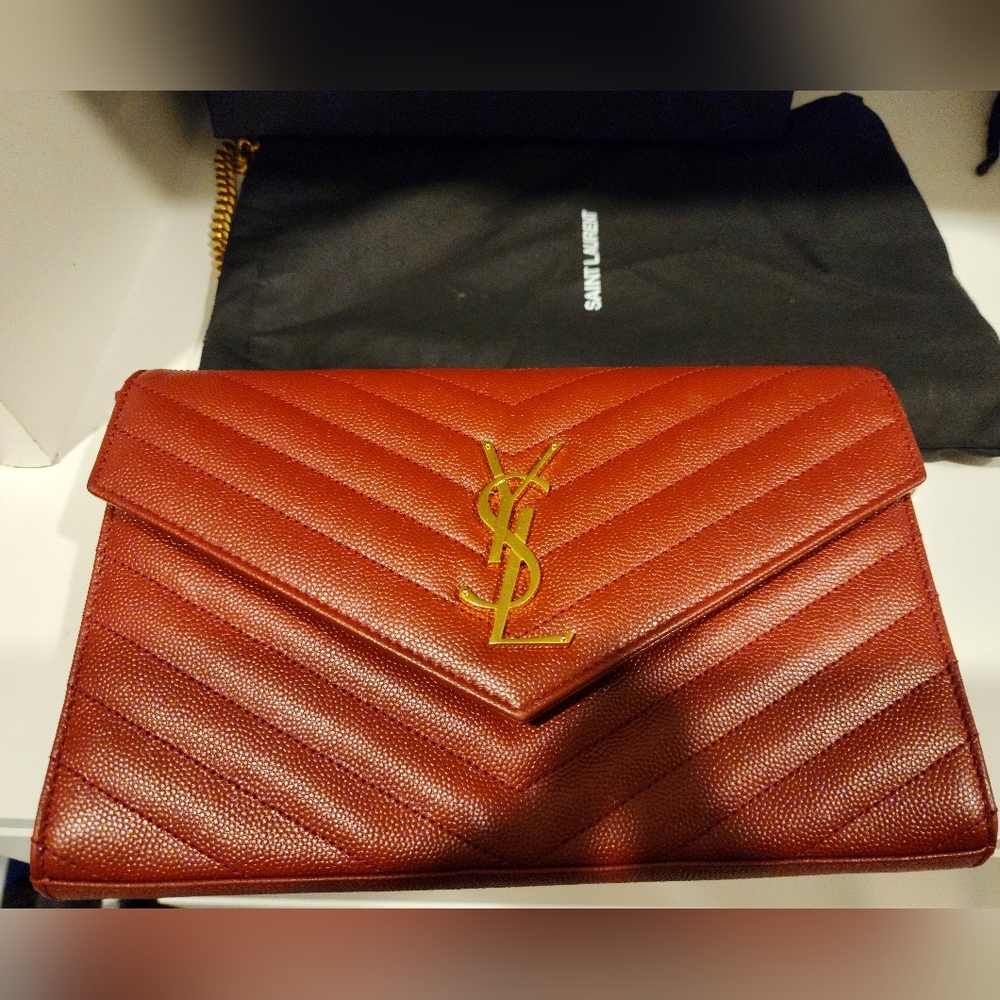 Saint LaurentMonogramme Large Grain de Poudre Wallet on Chain
